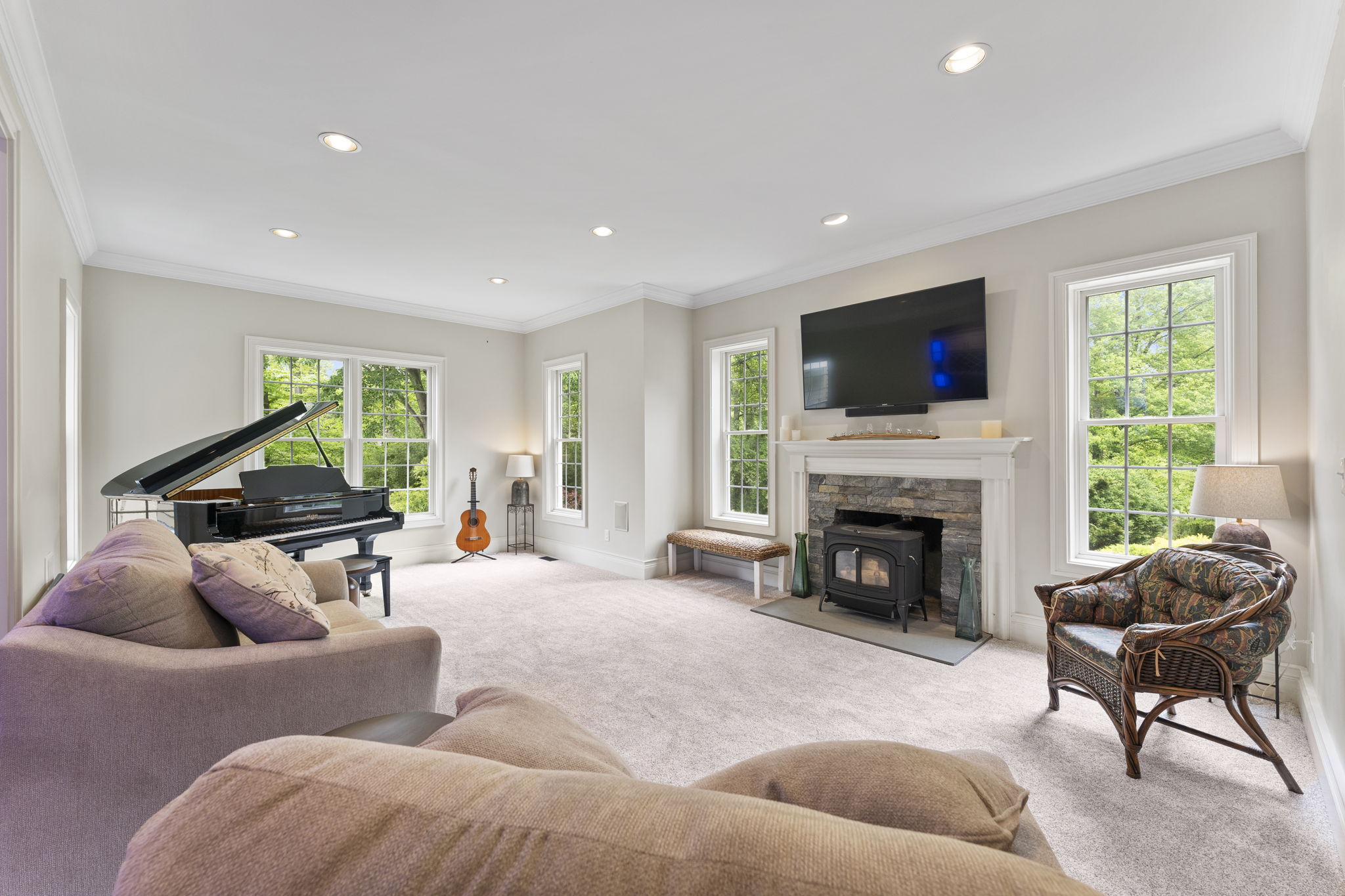 Lounge/Bar/Formal Living Room