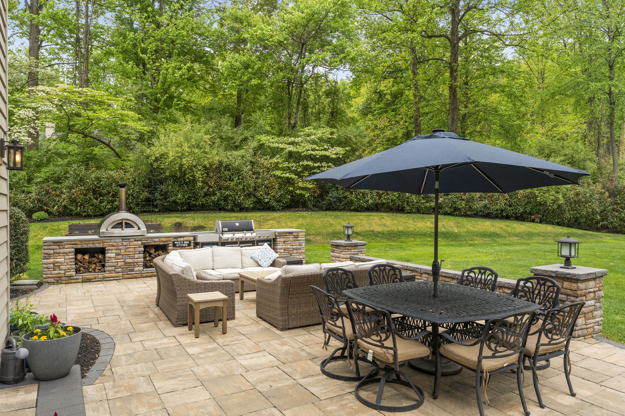 Outdoor Kitchen