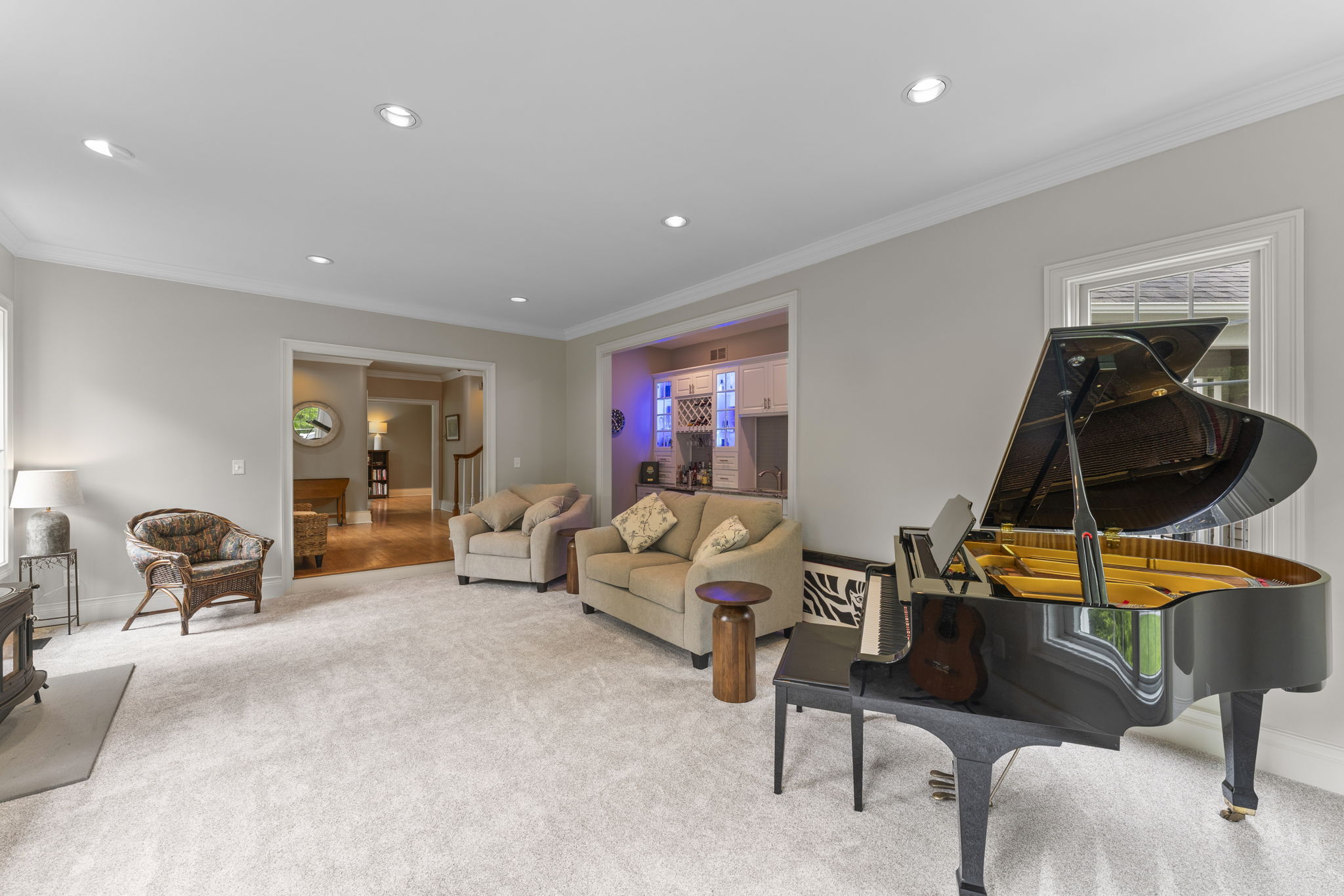 Lounge/Bar/Formal Living Room