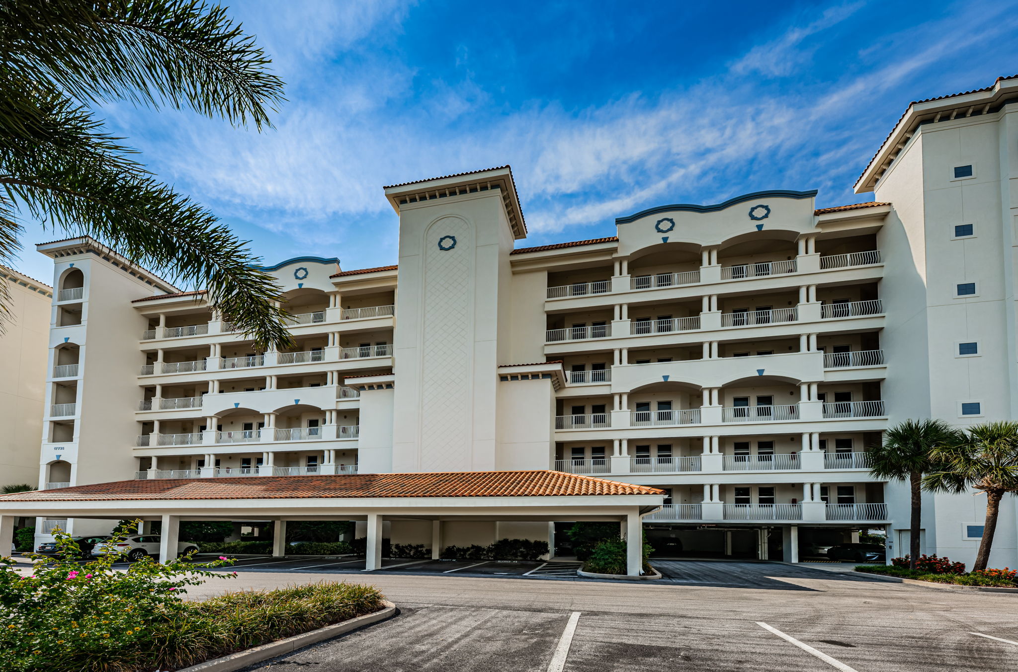 Front Exterior3-2