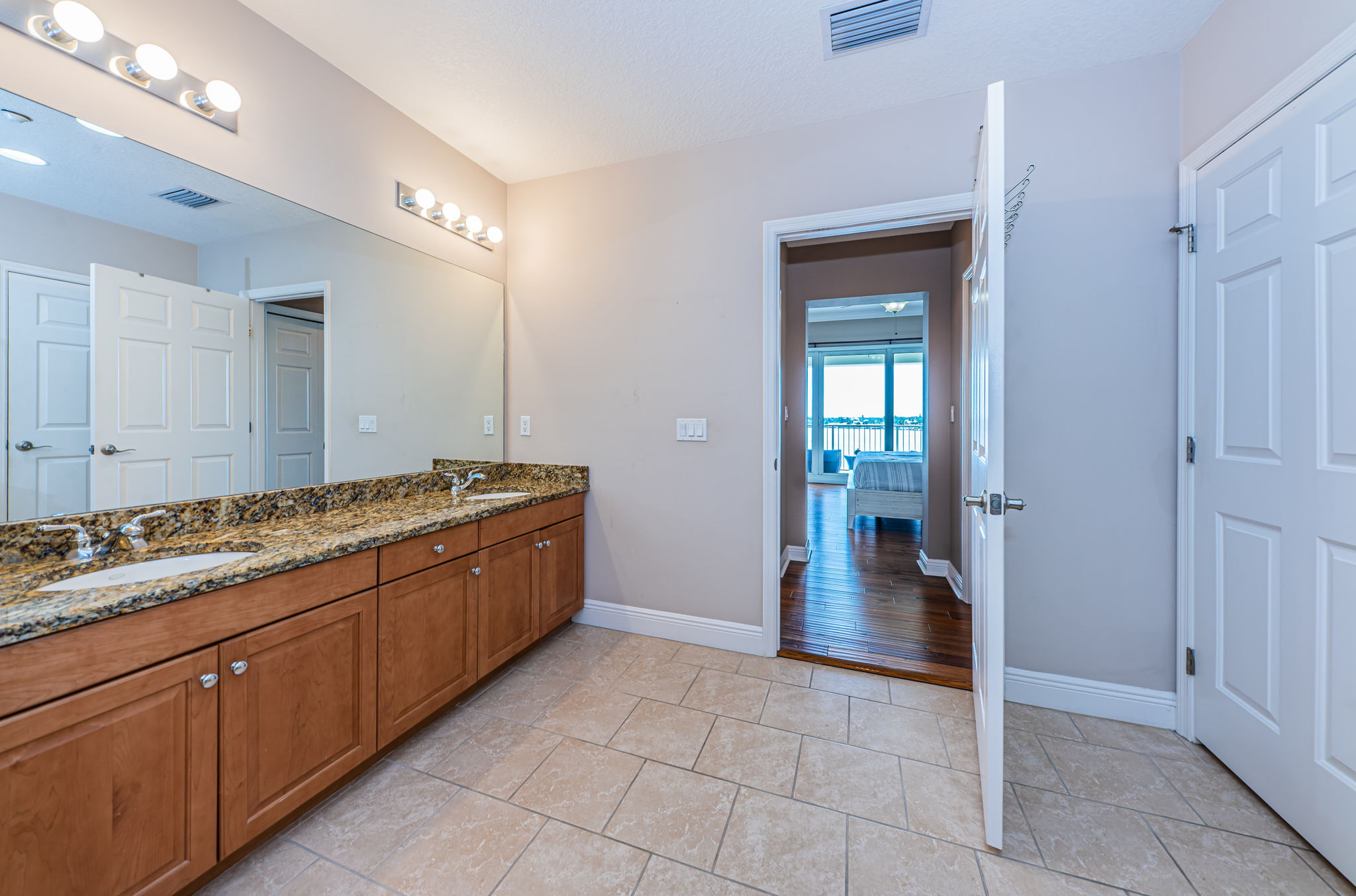 Master Bathroom1d