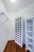 Master Bedroom Walk-in Closet2