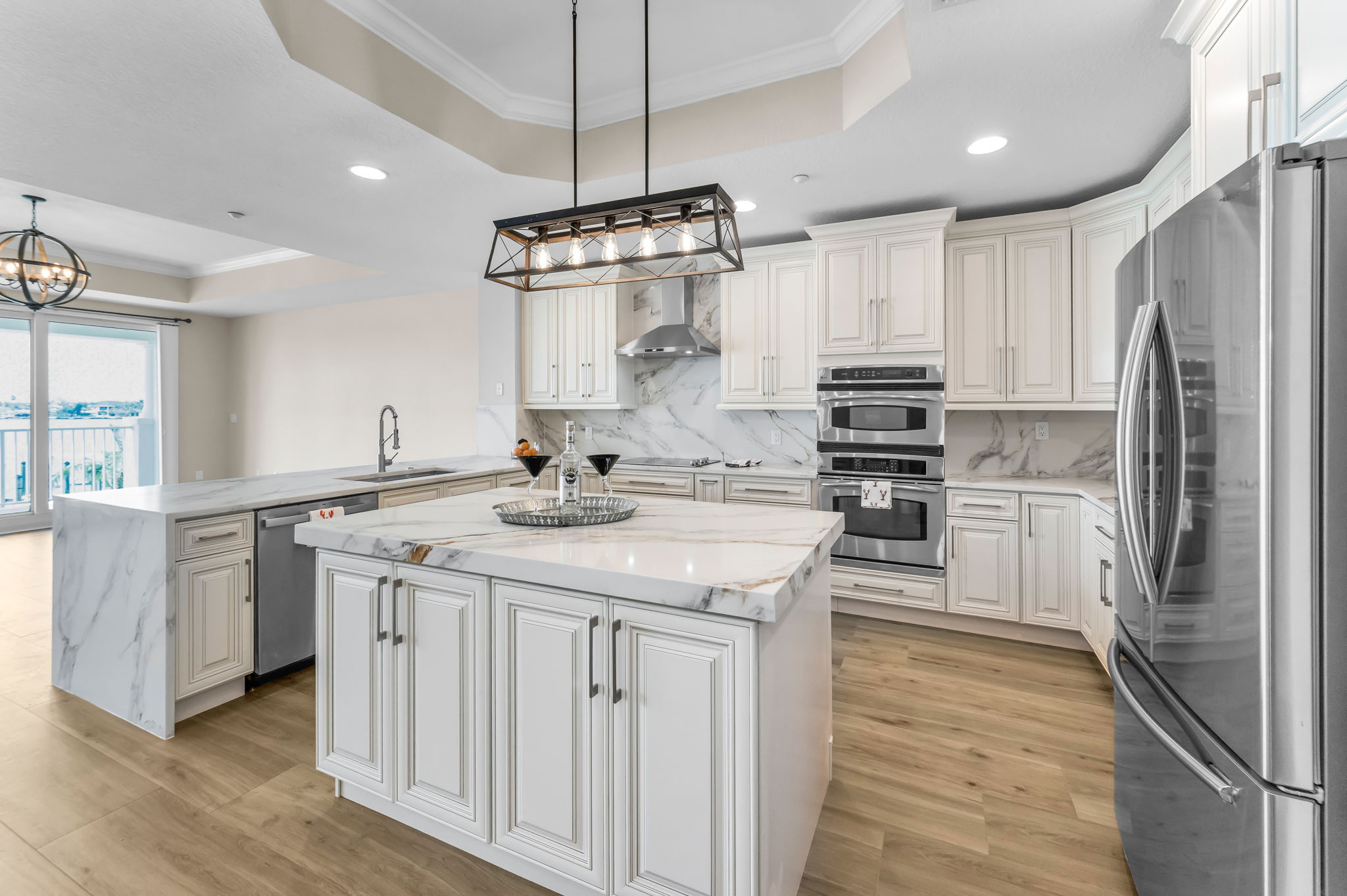 BRAND NEW KITCHEN - NEVER USED