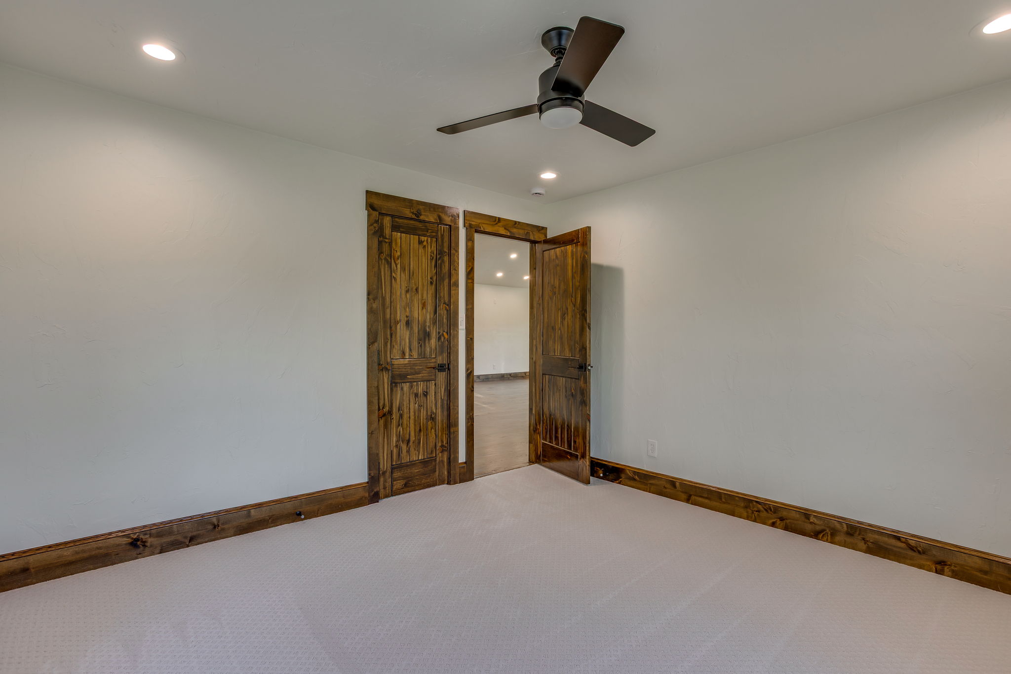  Photo 92