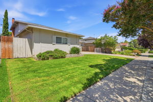 003_F8_1779 Lark Ln