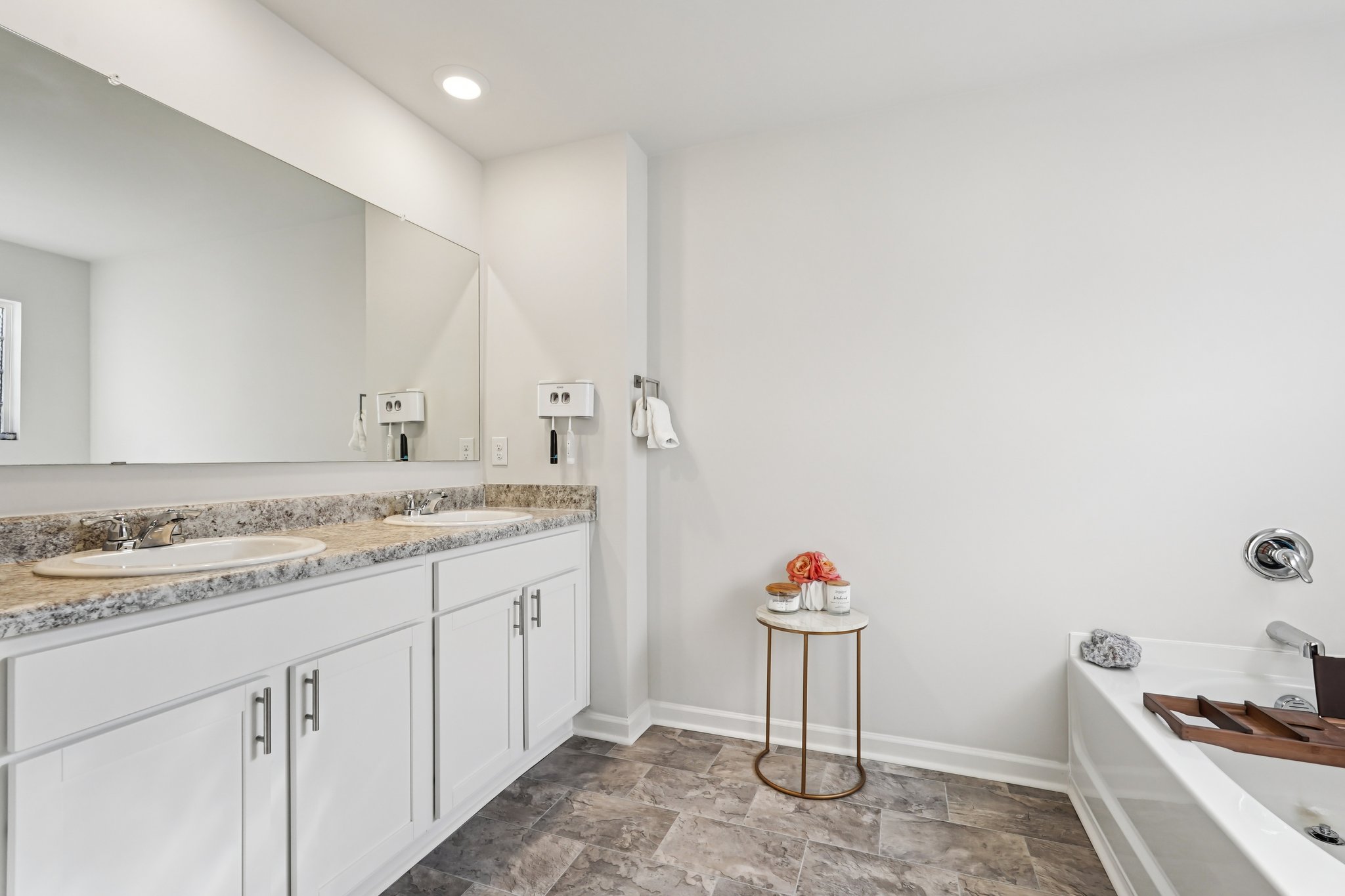 Whitewood Dr-S0702-030.jpg