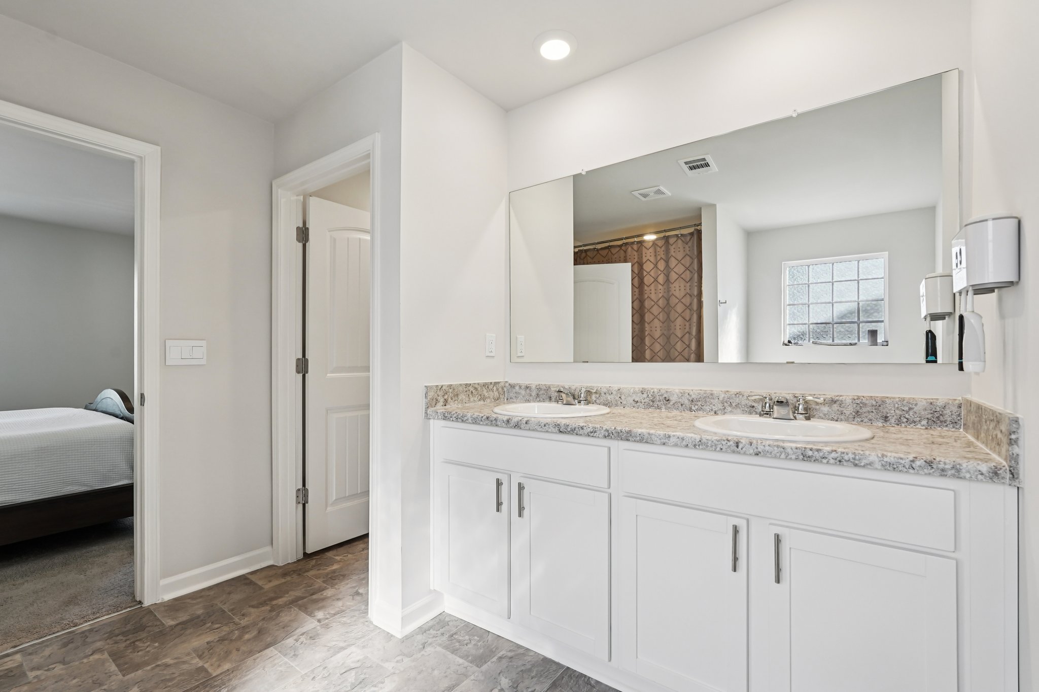 Whitewood Dr-S0702-031.jpg