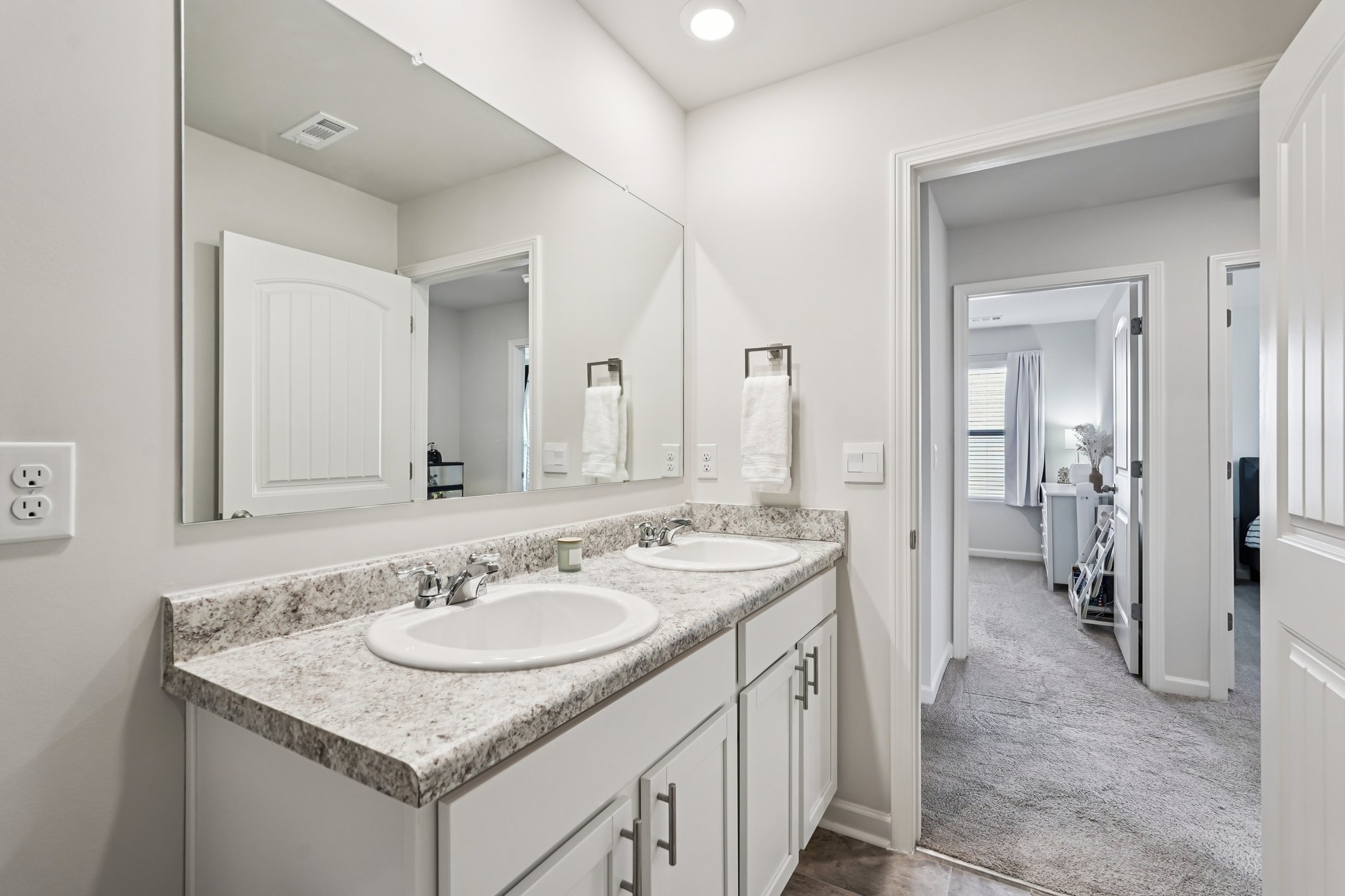 Whitewood Dr-S0702-036.jpg