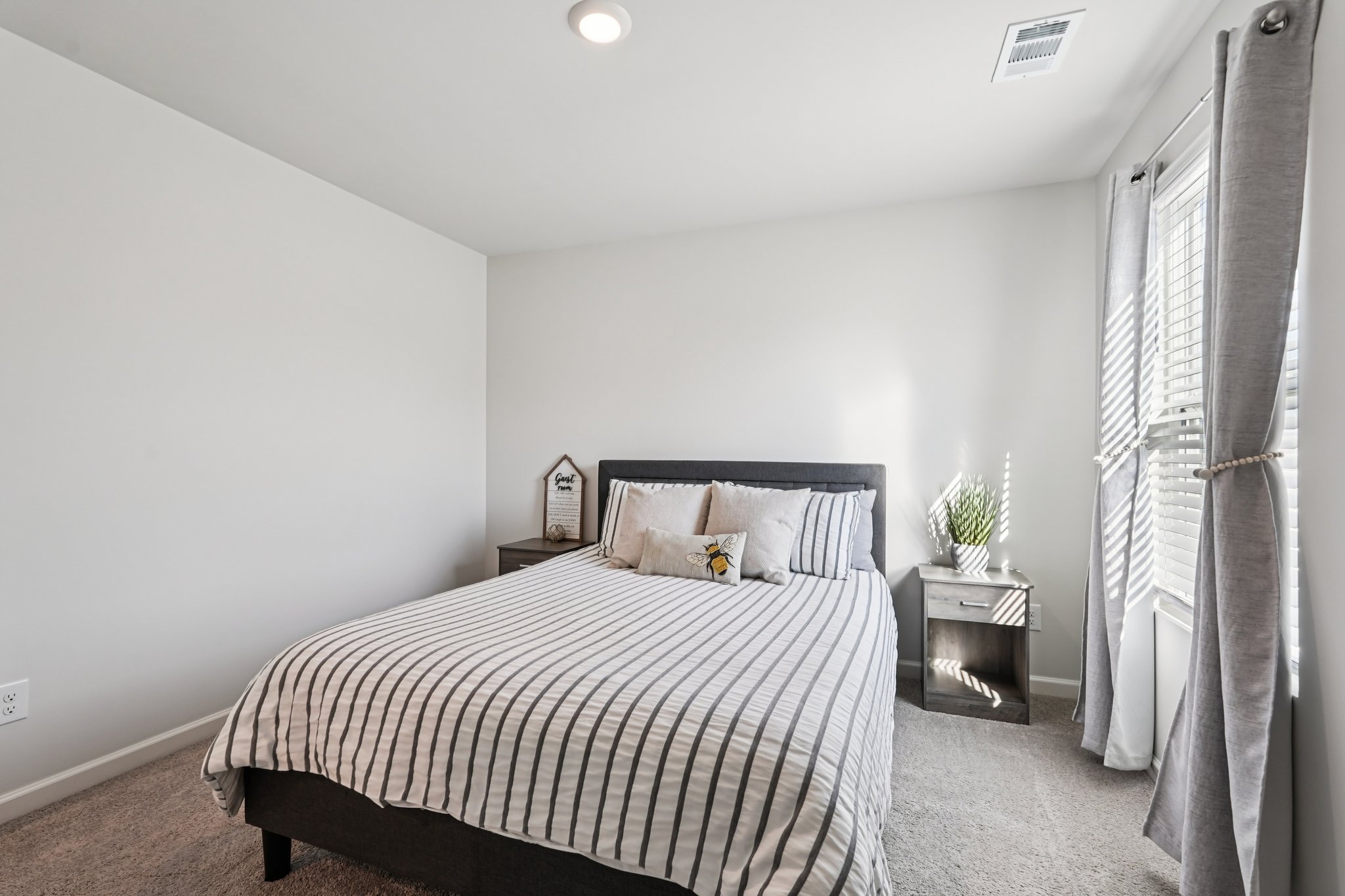 Whitewood Dr-S0702-040.jpg