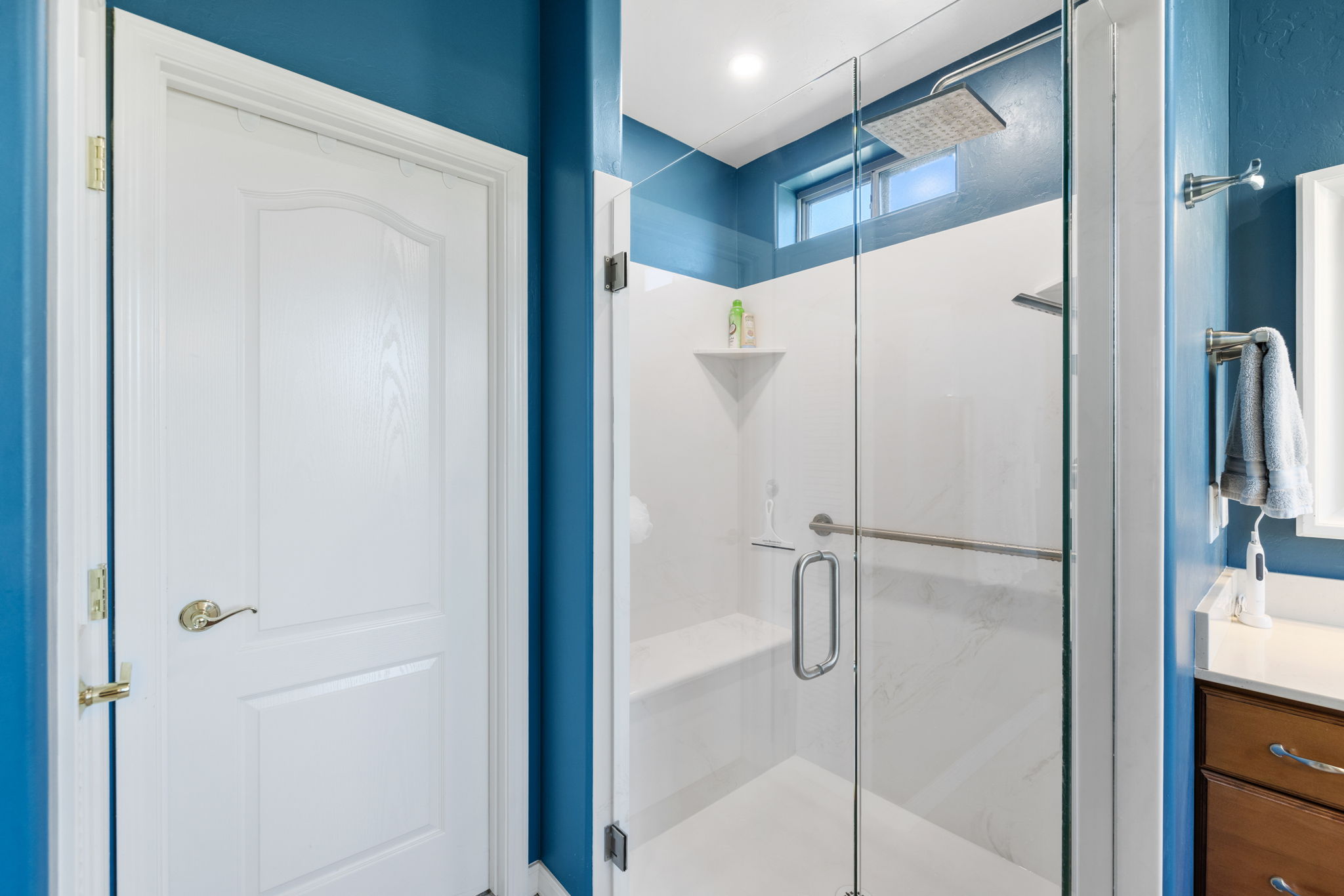 Primary Bathroom (2)