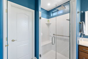 Primary Bathroom (2)