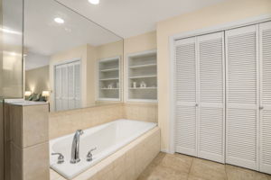 Primary Ensuite Bathroom - Garden Tub