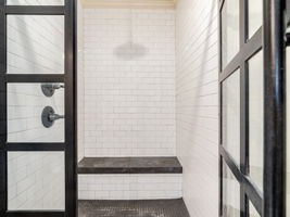  Photo 44