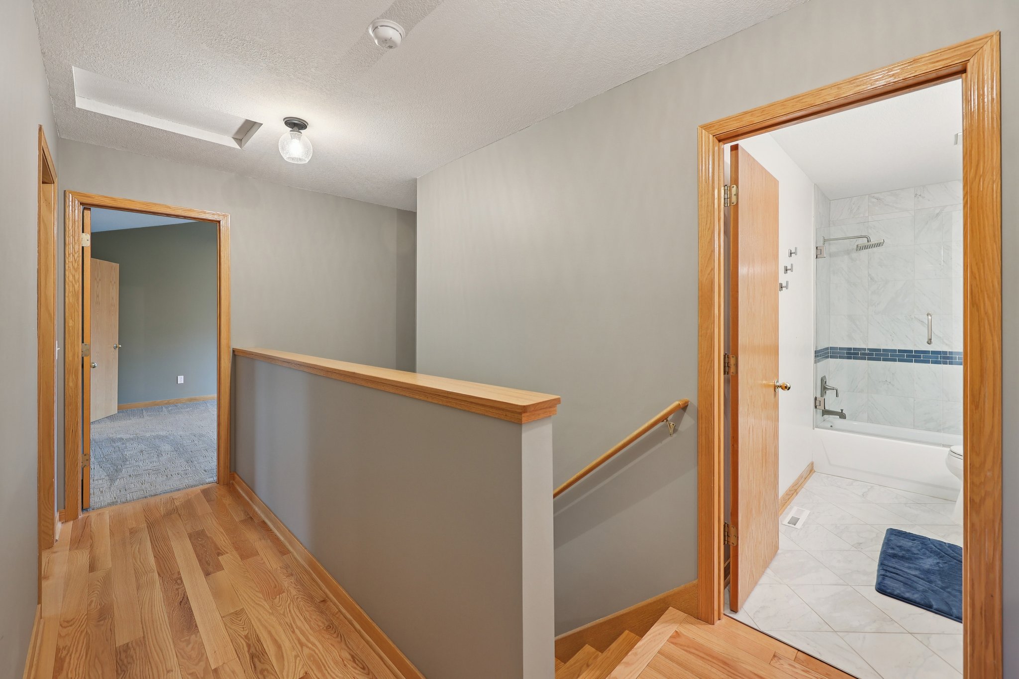Inverness Curv-L2804-036.jpg