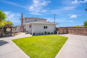042_17824 Apricot Way