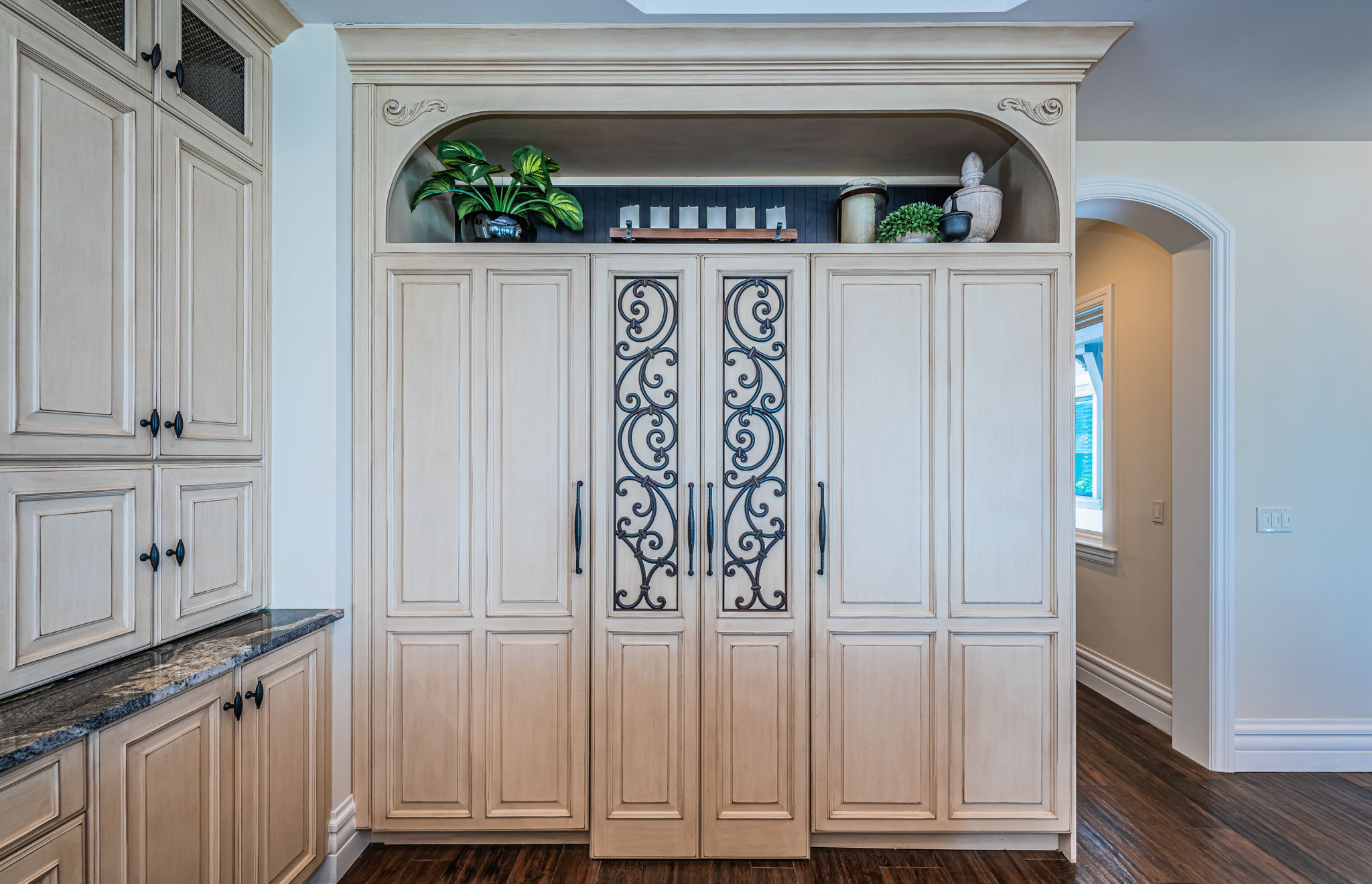 Kitchen Pantry1