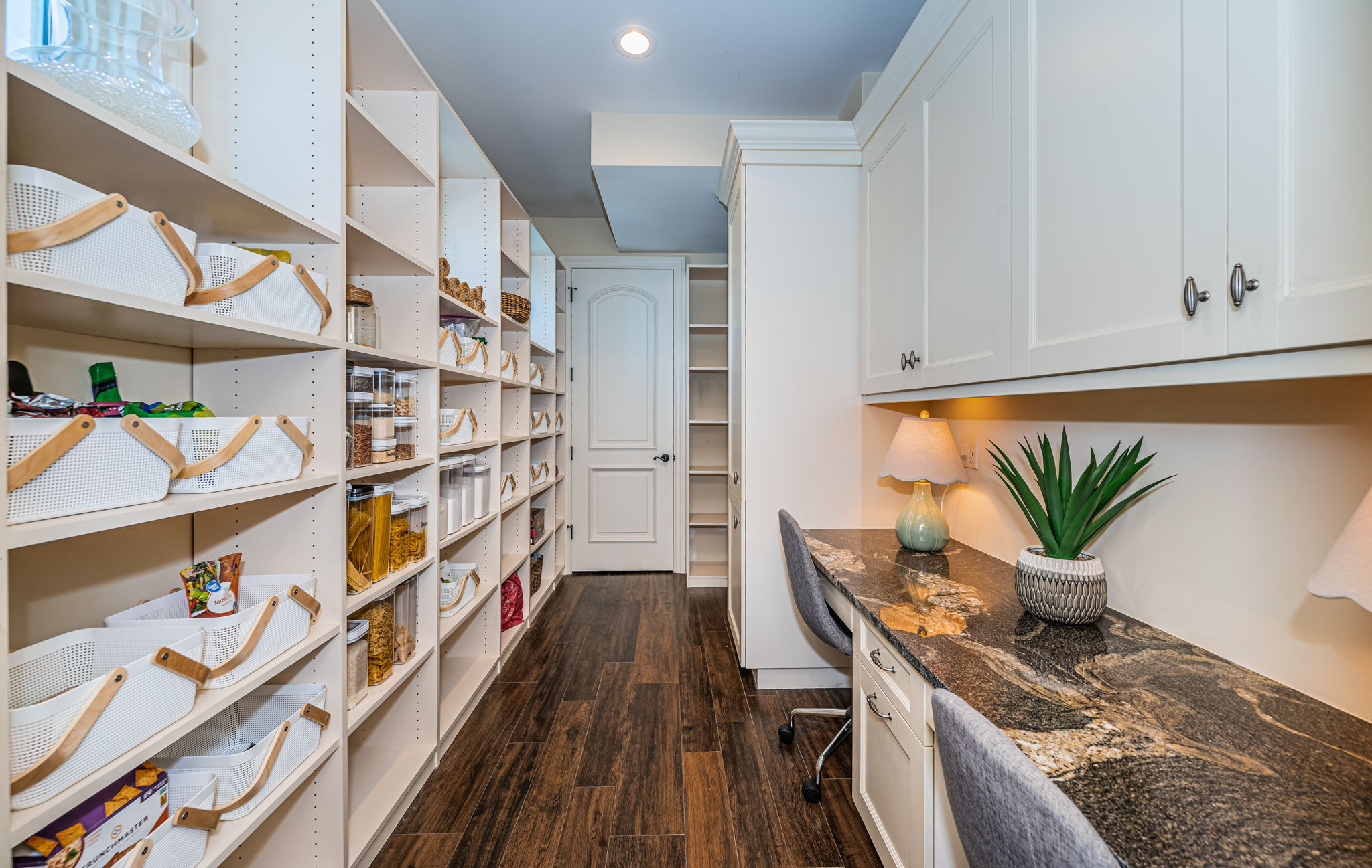 Kitchen Pantry3