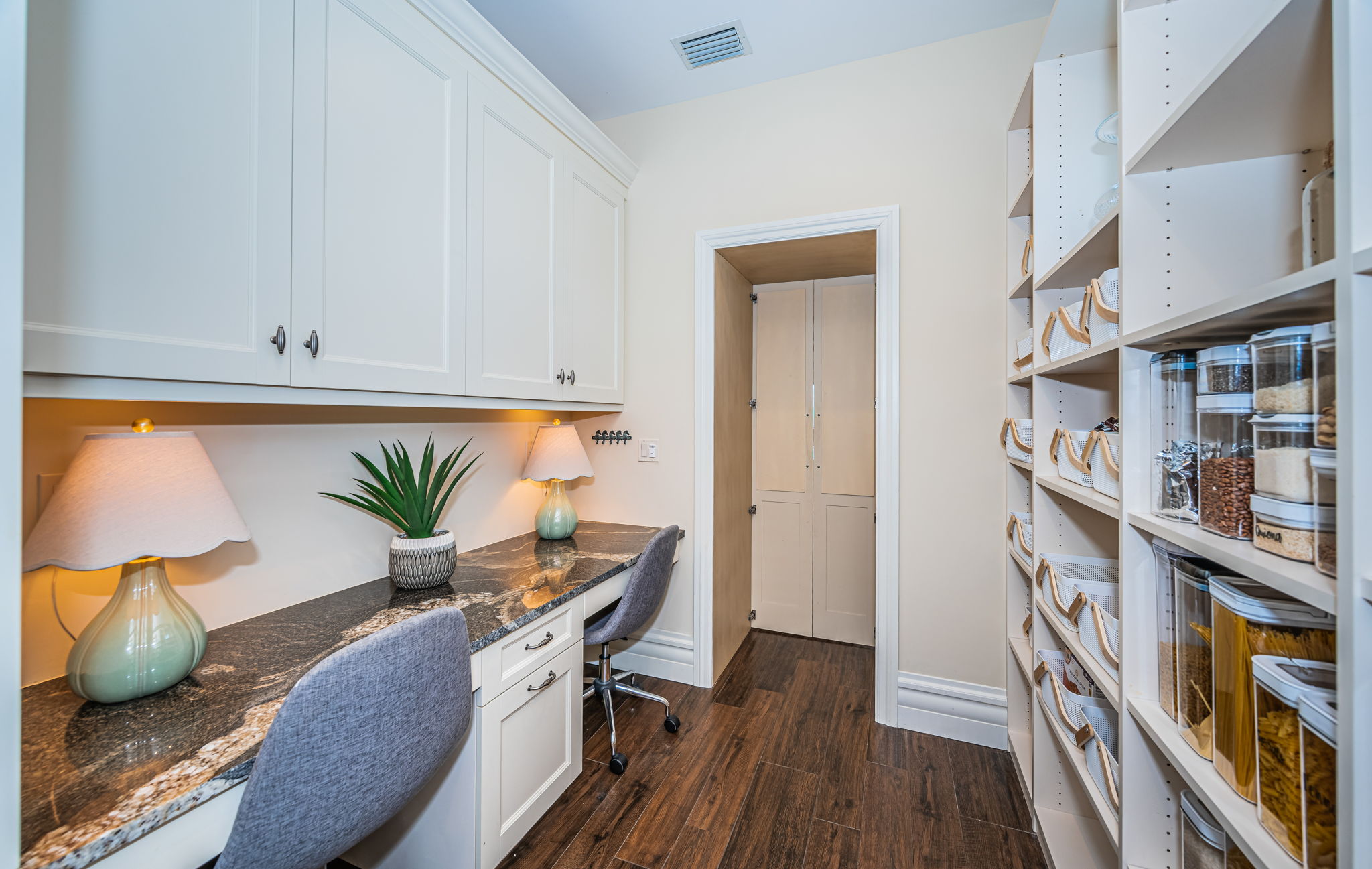 Kitchen Pantry5