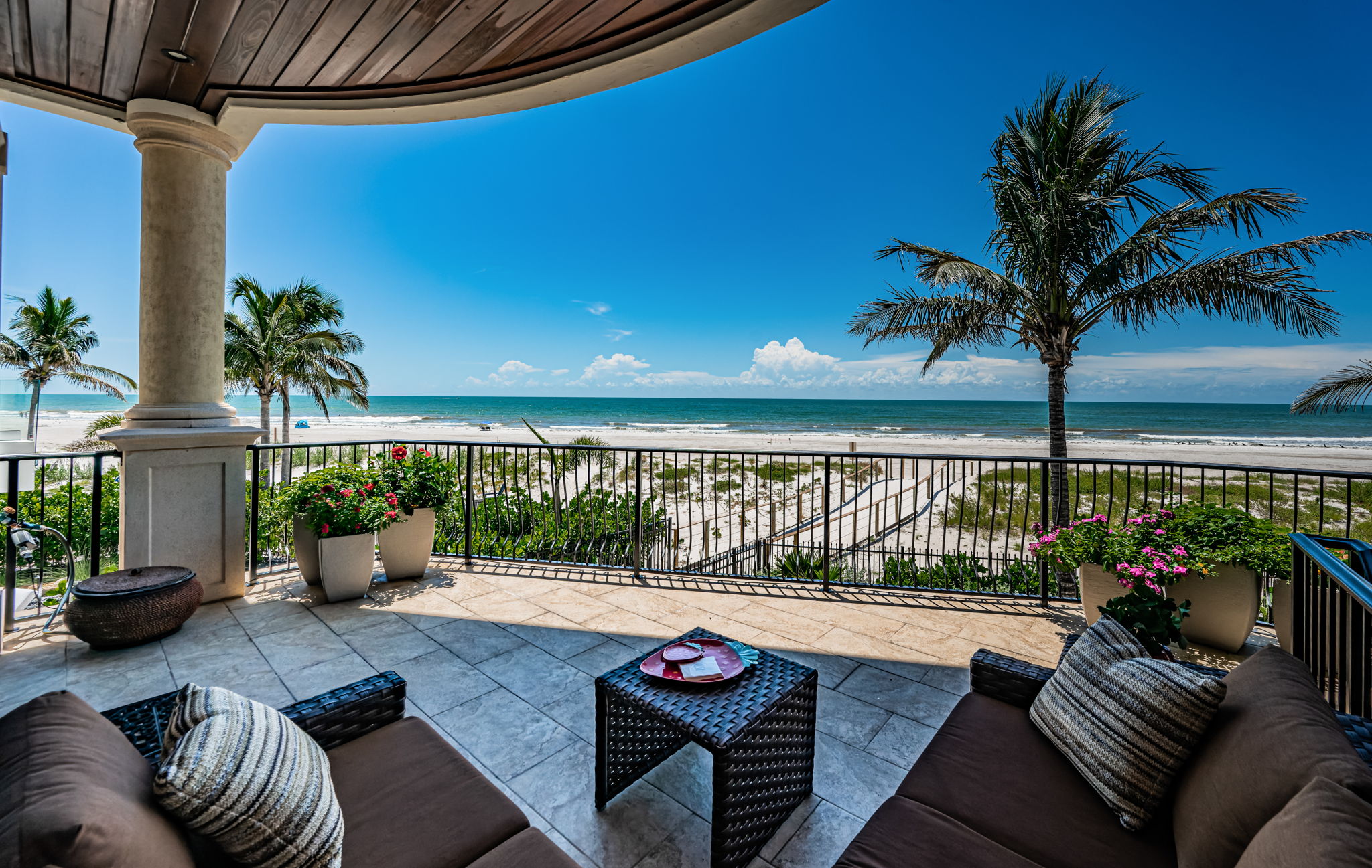 Living Room Balcony2