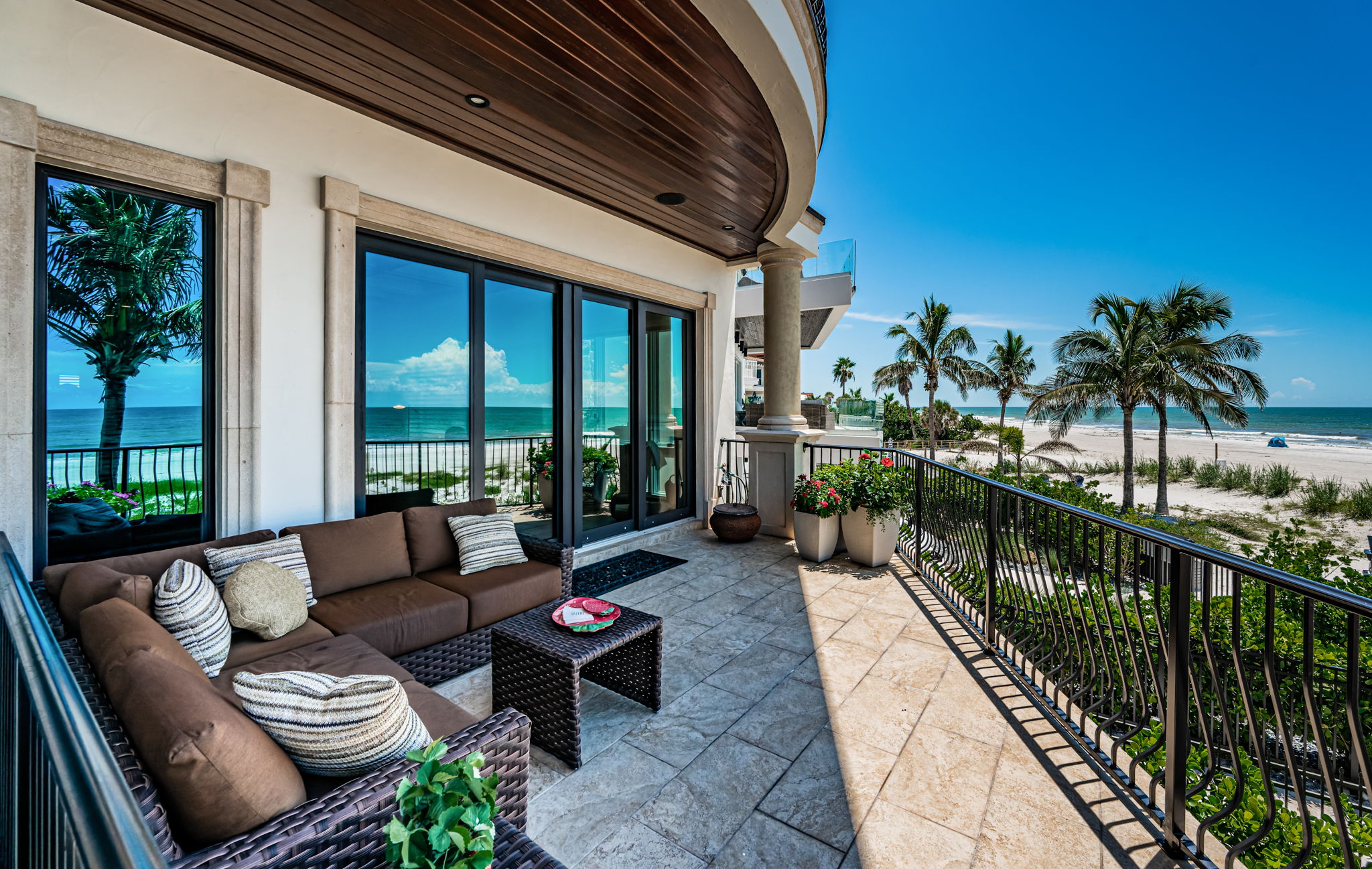 Living Room Balcony3