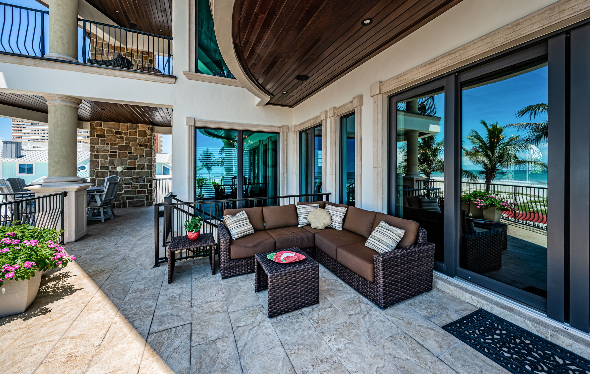 Living Room Balcony4