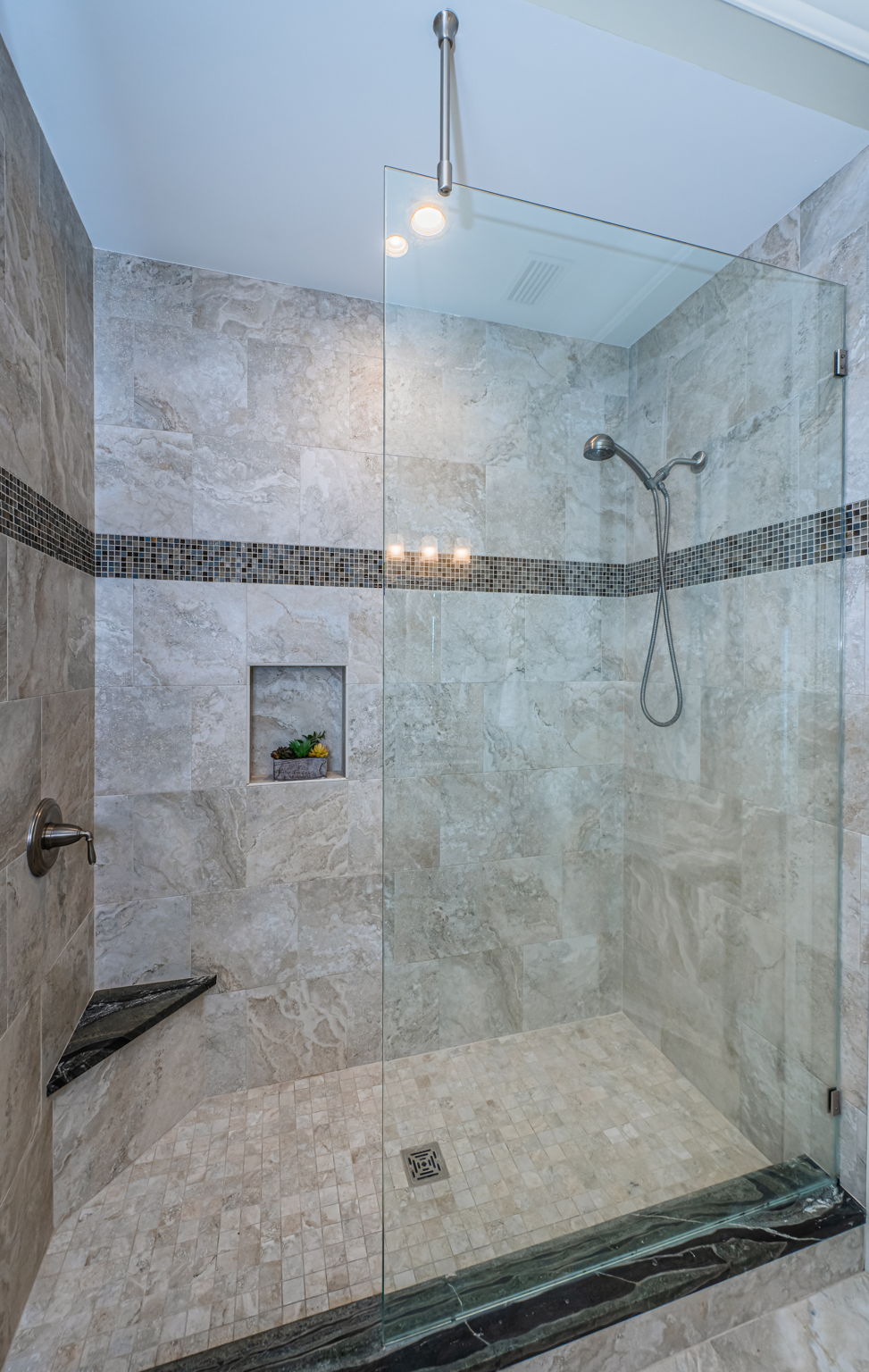 Upper Level Guest Bathroom2b