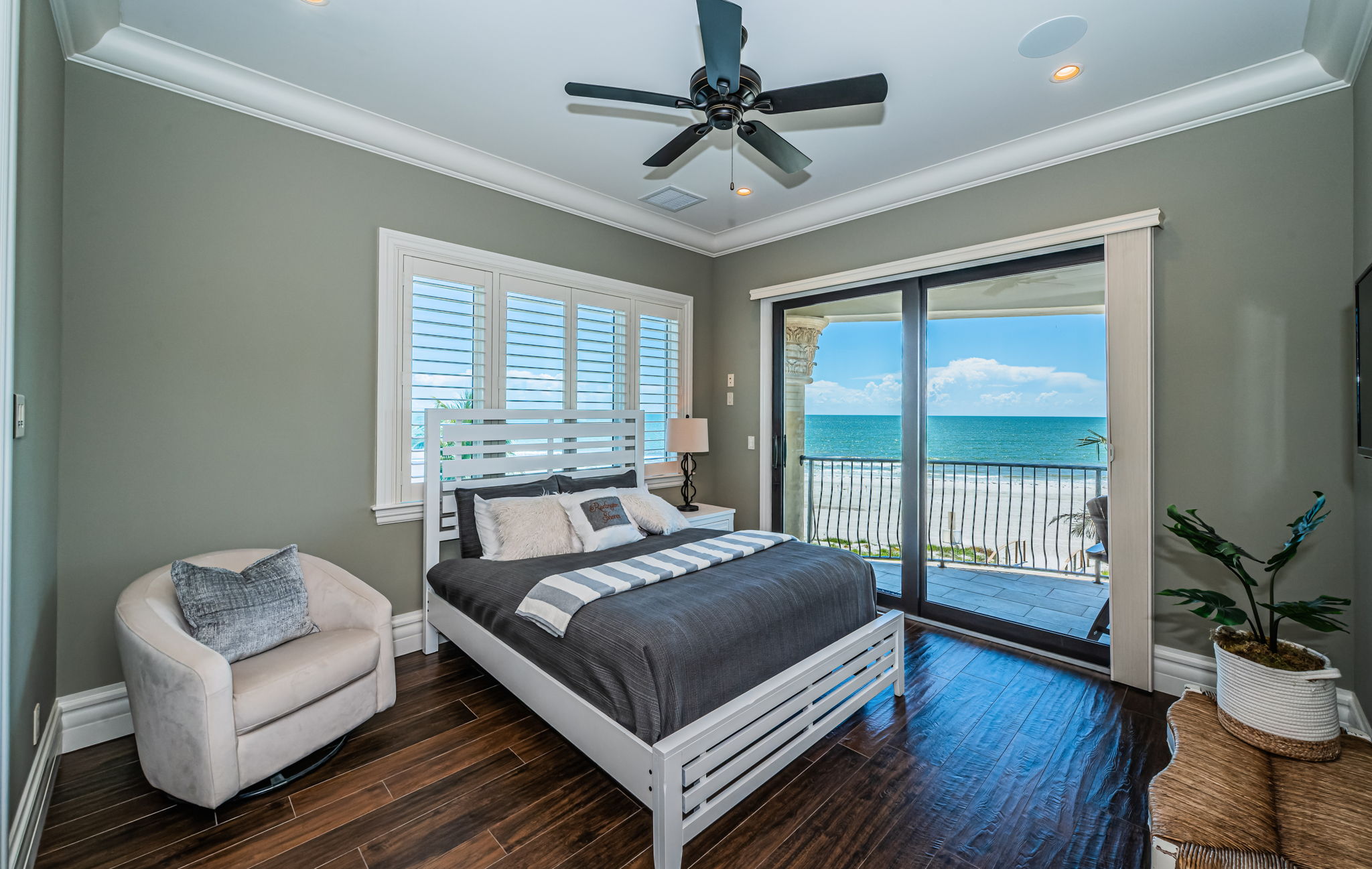 Upper Level Guest Bedroom3a