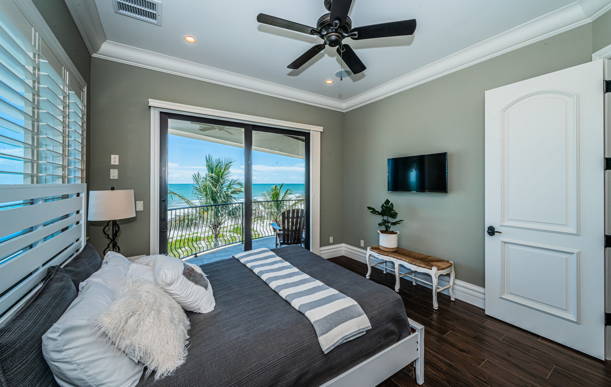 Upper Level Guest Bedroom3b