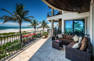 Living Room Balcony1