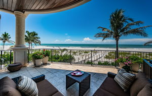 Living Room Balcony2