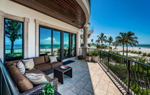 Living Room Balcony3