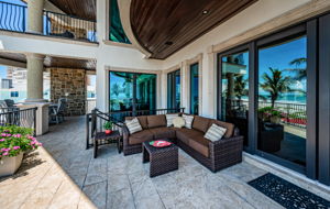 Living Room Balcony4