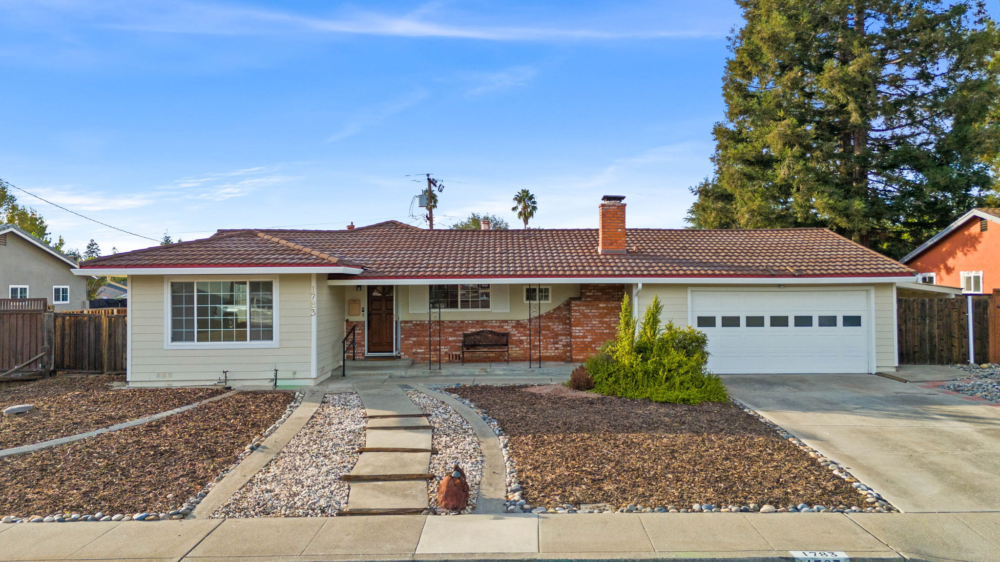  Photo 45