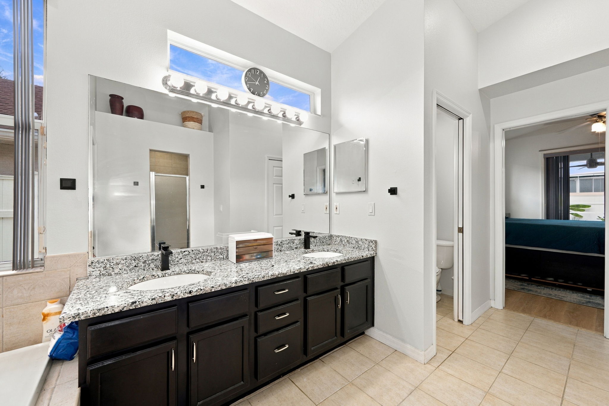 Primary Bathroom 1b