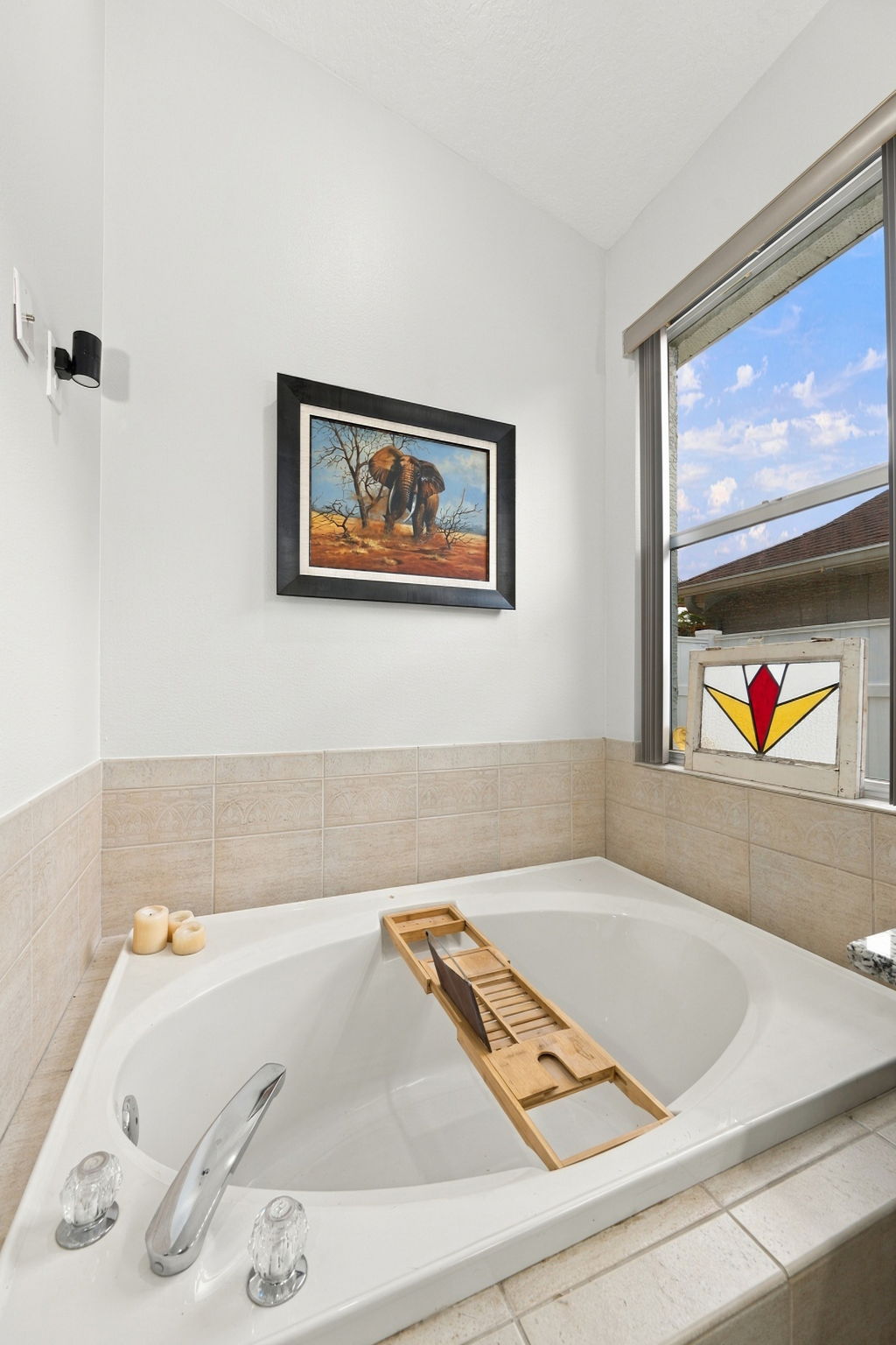 Primary Bathroom 1c