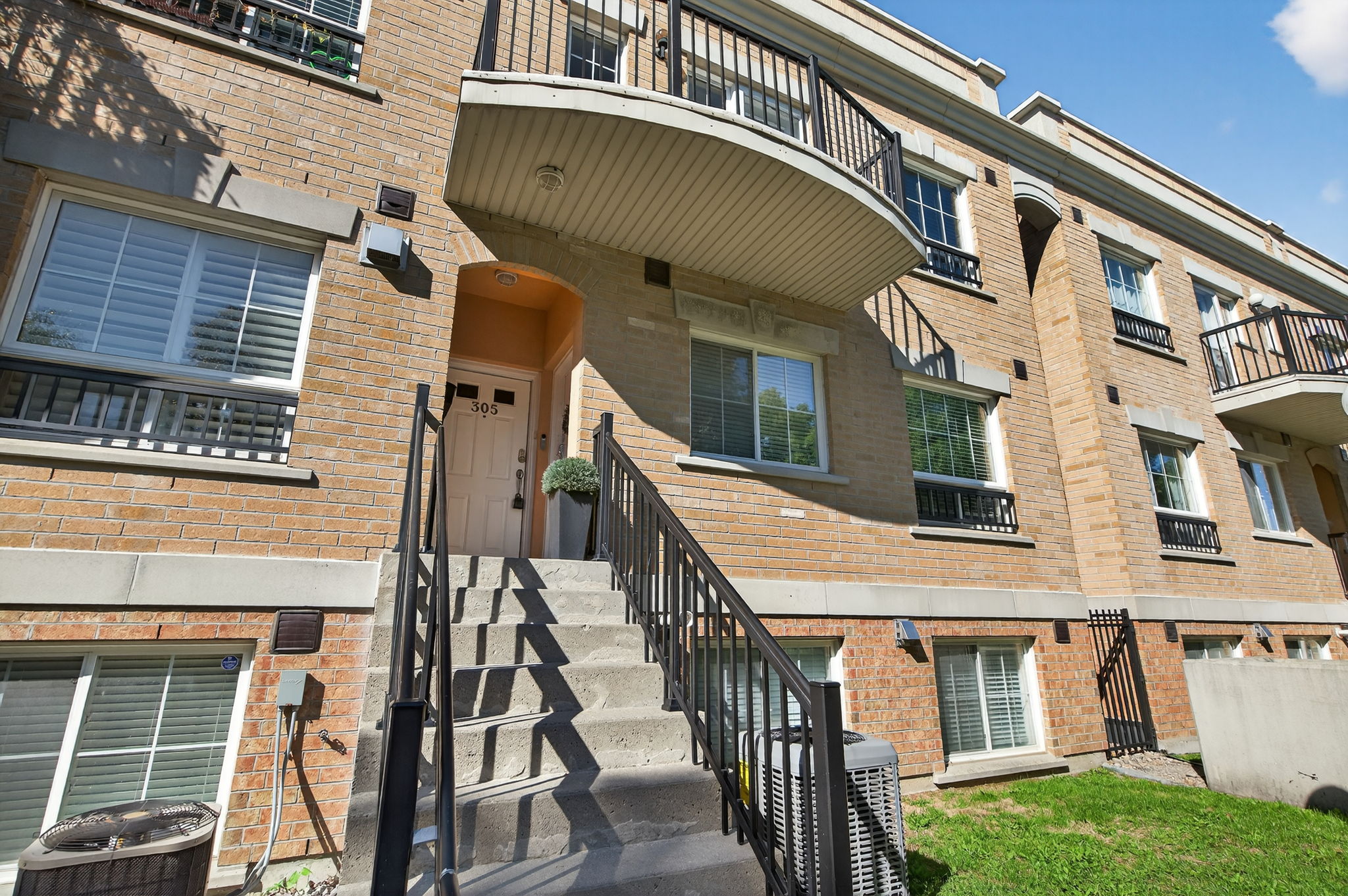 1785 Eglinton Ave E Unit 305 Toronto, ON M4A 2Y6