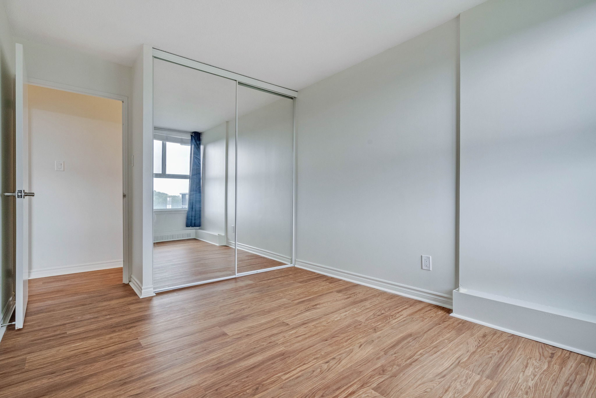 1785 Frobisher Ln, Ottawa, ON K1G 3T7, Canada Photo 14