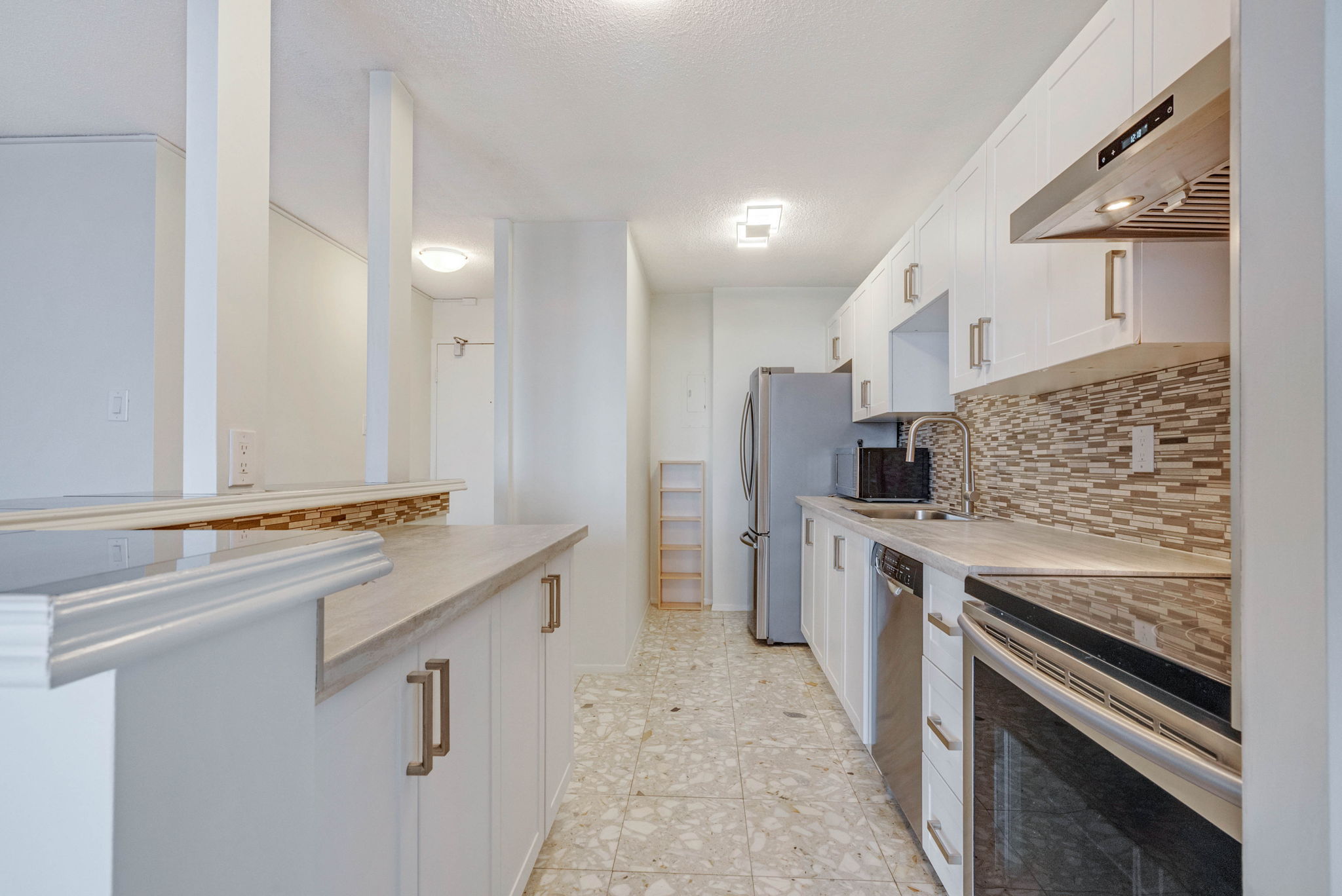 1785 Frobisher Ln, Ottawa, ON K1G 3T7, Canada Photo 10