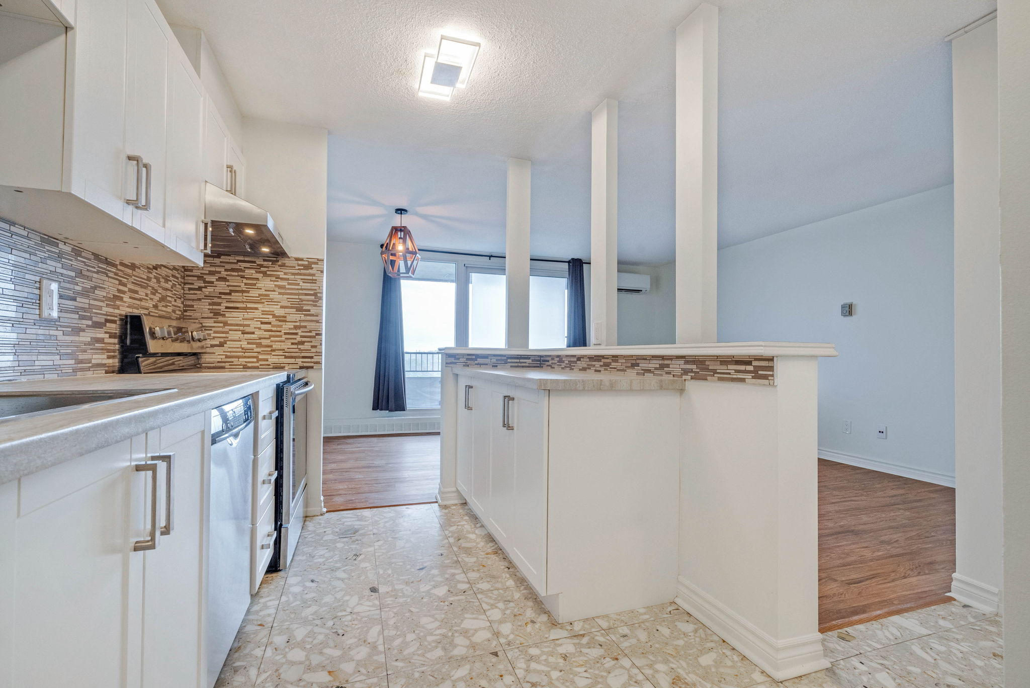 1785 Frobisher Ln, Ottawa, ON K1G 3T7, Canada Photo 9