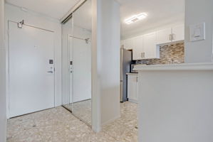 1785 Frobisher Ln, Ottawa, ON K1G 3T7, Canada Photo 2