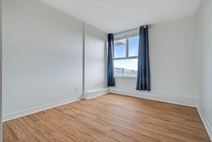 1785 Frobisher Ln, Ottawa, ON K1G 3T7, Canada Photo 12