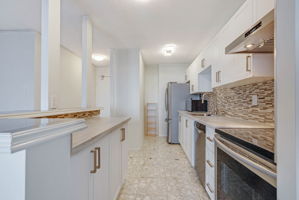 1785 Frobisher Ln, Ottawa, ON K1G 3T7, Canada Photo 9