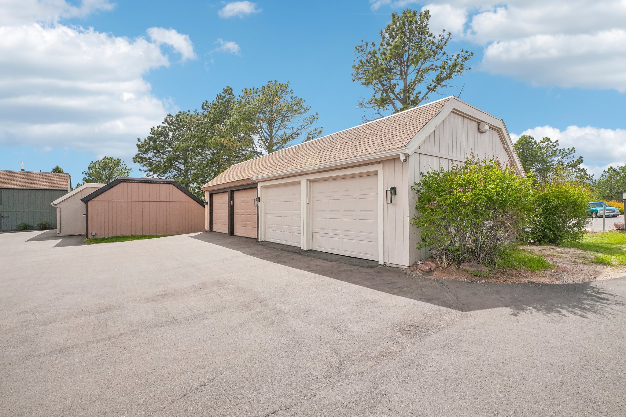 Woodmoor Dr-S0505-005.jpg