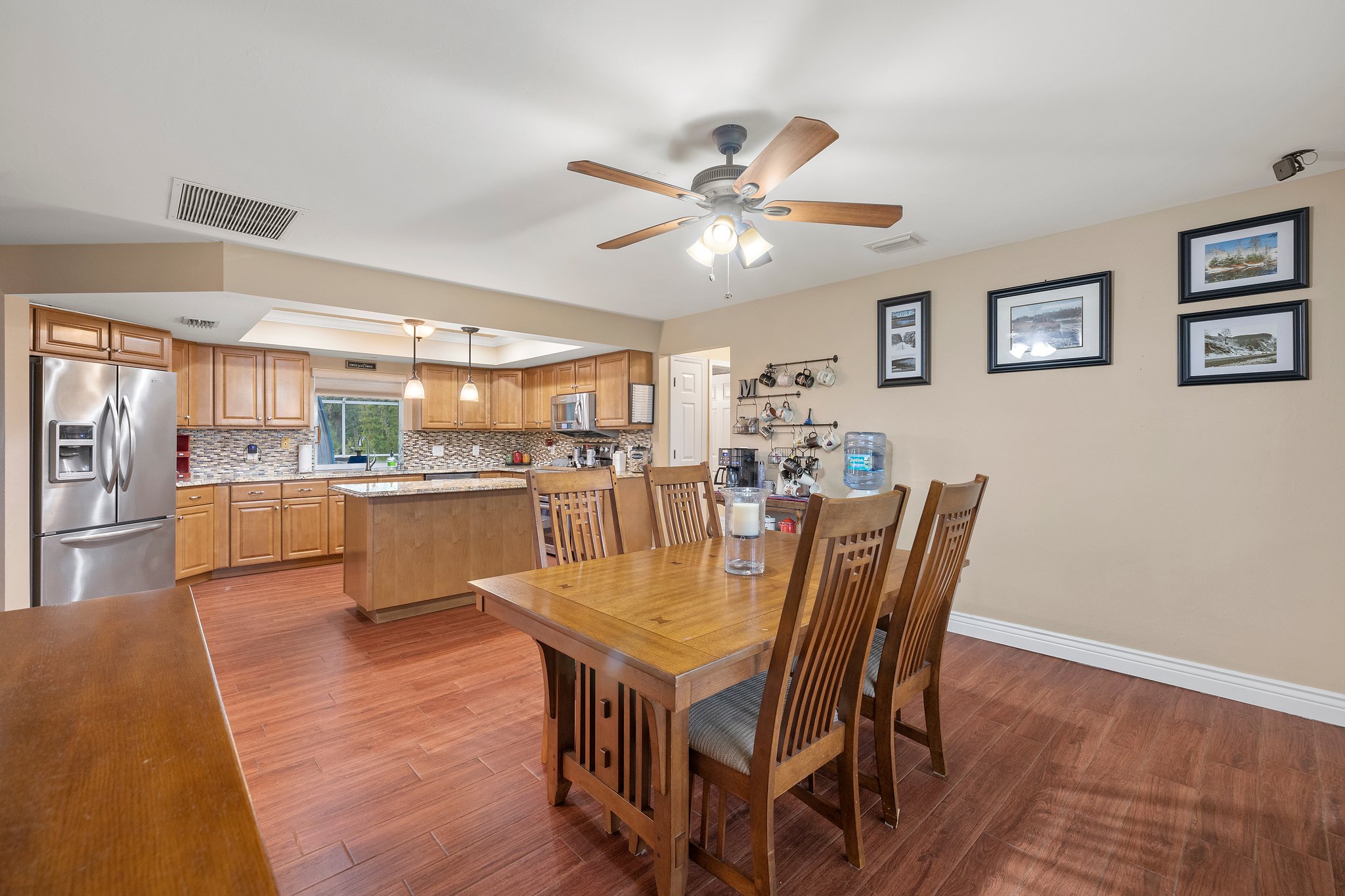 Dining Area 2.JPG