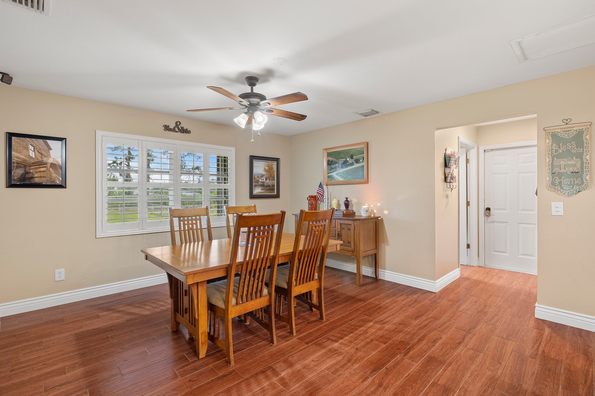 Dining Area 4.JPG