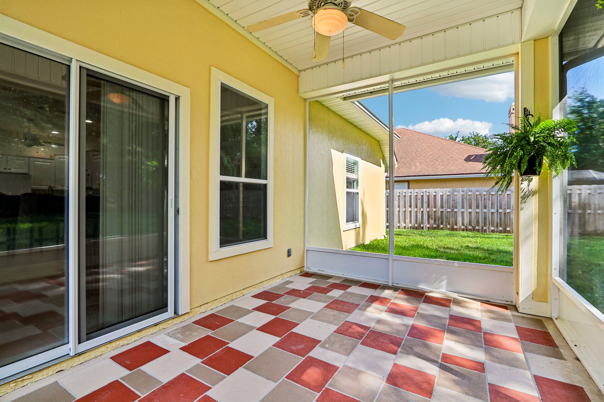 Hollow Glen Dr-S1205-037.jpg