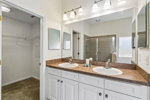 Hollow Glen Dr-S1205-027.jpg