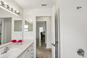 Hollow Glen Dr-S1205-033.jpg