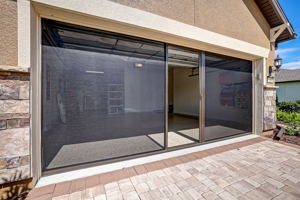 Tandem Garage with Screen