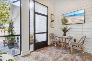 Screened-in Porch